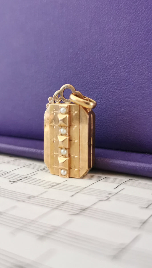 Antique 18ct Victorian engraved locket with thick glass partition and Pearls Antique Victorian 18ct Gold locket French Napoleon III Locket