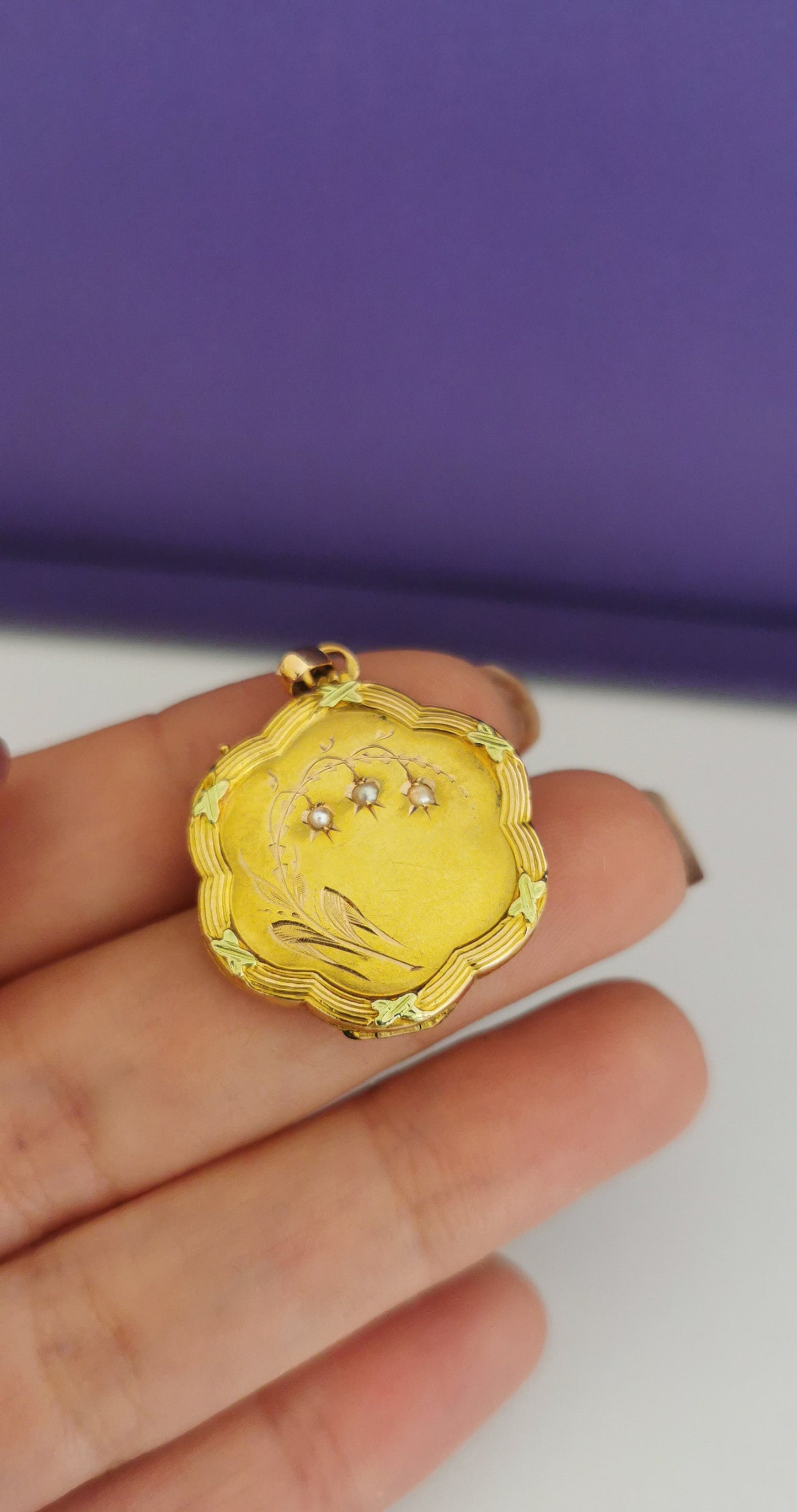 18K 1900 Edwardian Gold Locket Lily of the valley locket with pearl Antique Green and yellow gold Locket with Central Pearl Gift for her