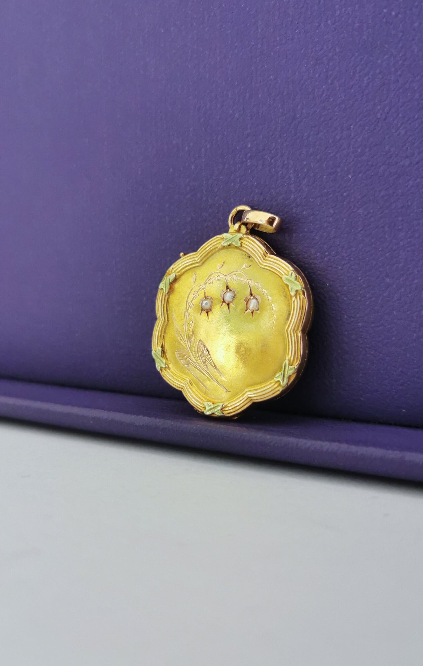 18K 1900 Edwardian Gold Locket Lily of the valley locket with pearl Antique Green and yellow gold Locket with Central Pearl Gift for her