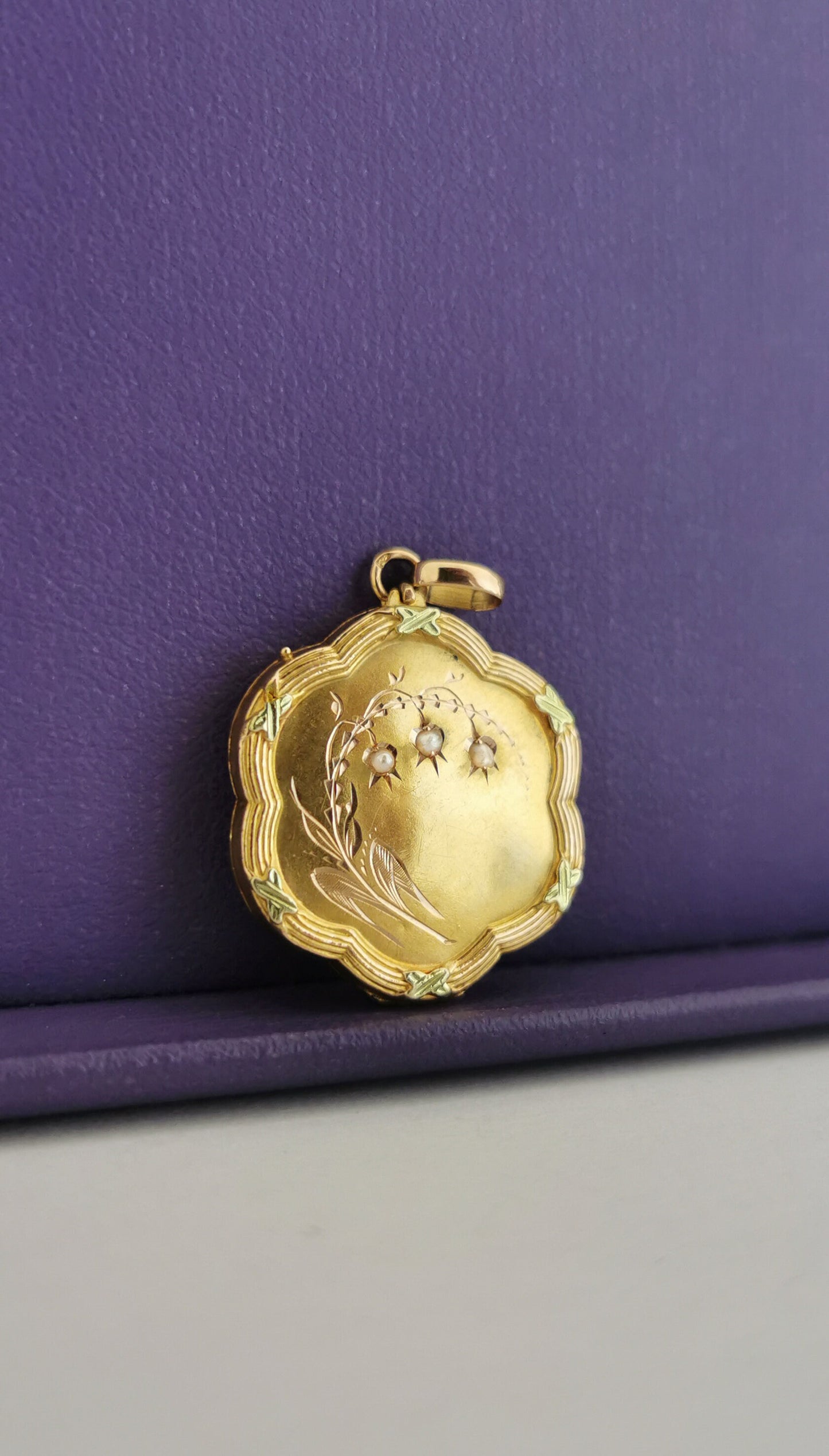 18K 1900 Edwardian Gold Locket Lily of the valley locket with pearl Antique Green and yellow gold Locket with Central Pearl Gift for her