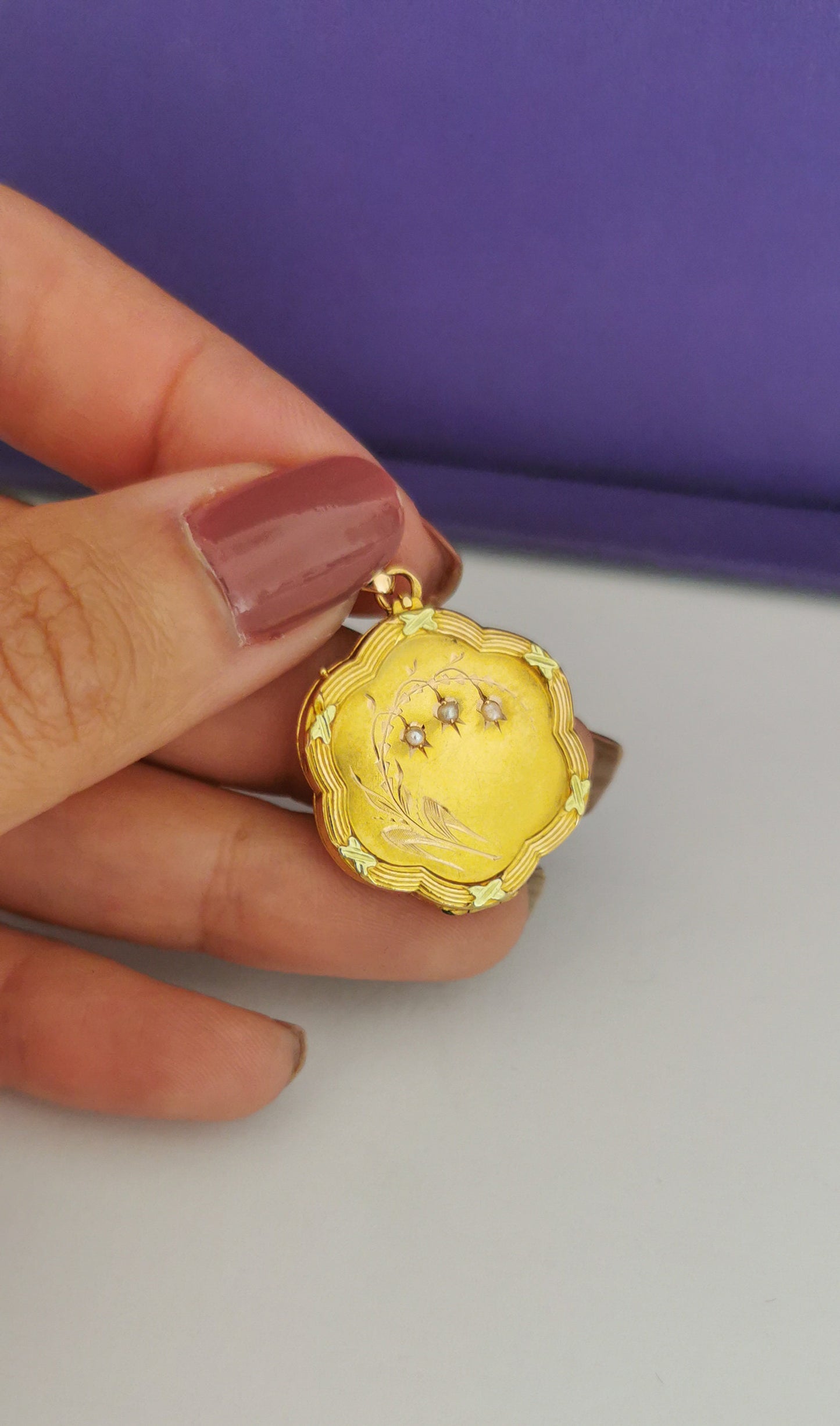 18K 1900 Edwardian Gold Locket Lily of the valley locket with pearl Antique Green and yellow gold Locket with Central Pearl Gift for her