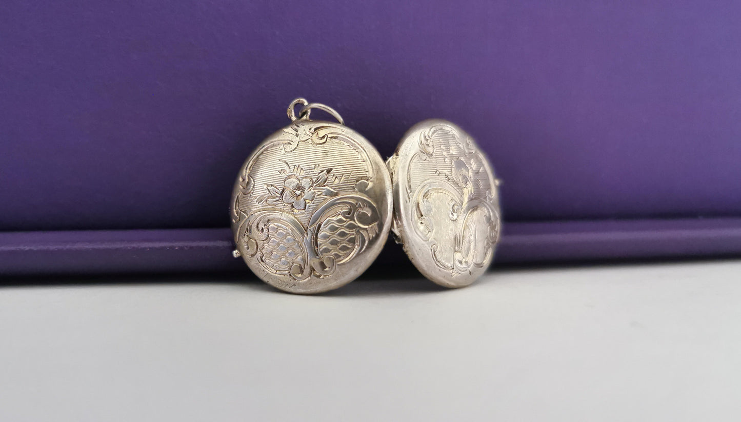1890s Antique Locket Art Nouveau Silver Photo Holder Locket Gift for Her
