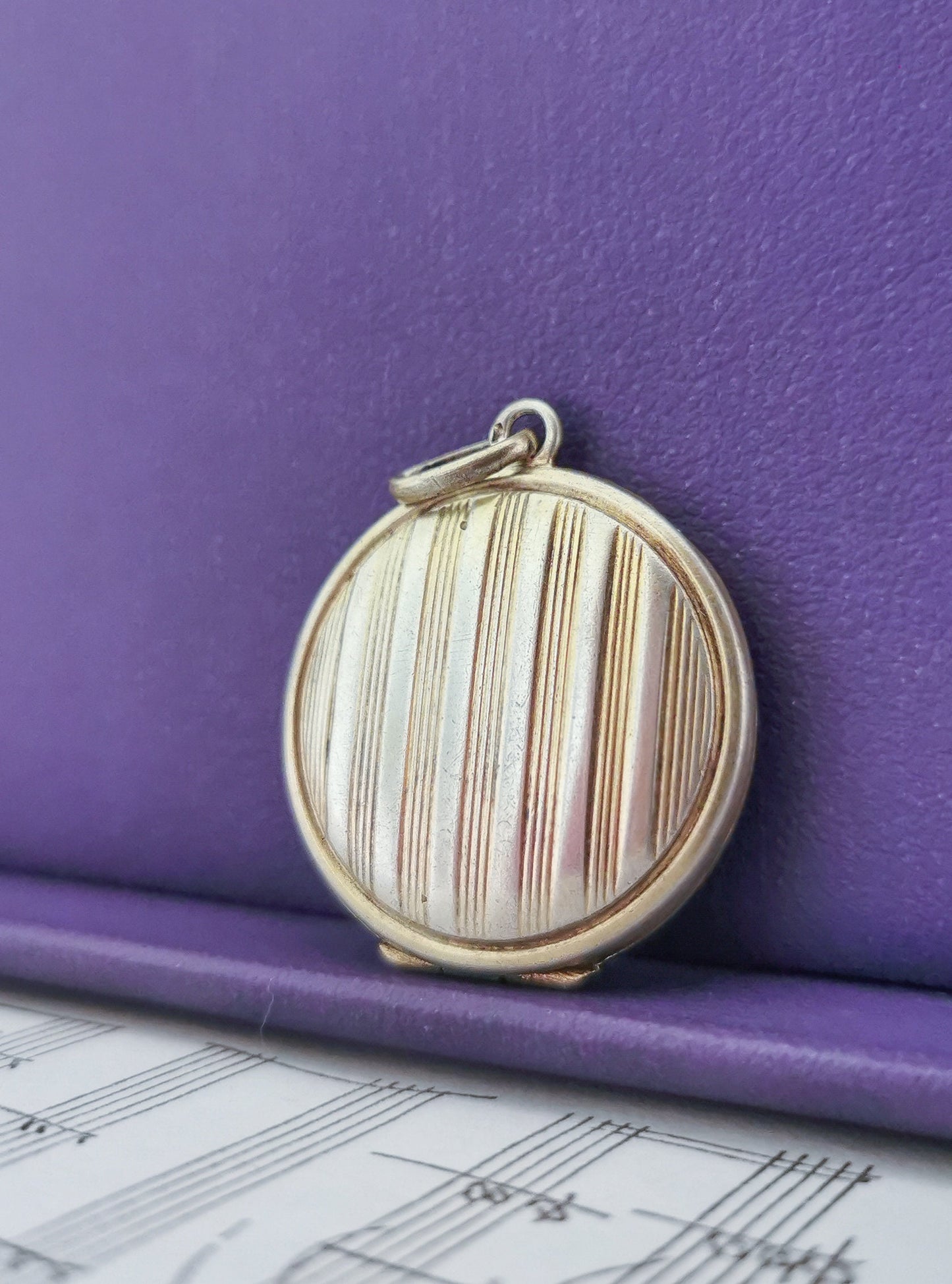 Edwardian Round Locket with Engraved Line pattern Antique French Photo Pendant Antique Edwardian pendant Gift for Her Antique Locket