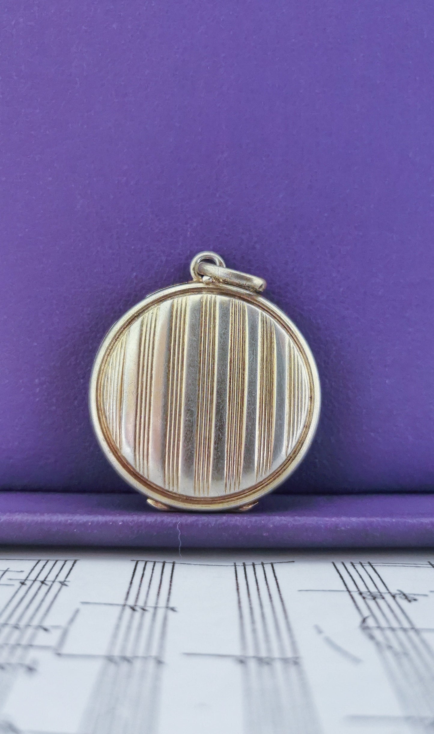 Edwardian Round Locket with Engraved Line pattern Antique French Photo Pendant Antique Edwardian pendant Gift for Her Antique Locket