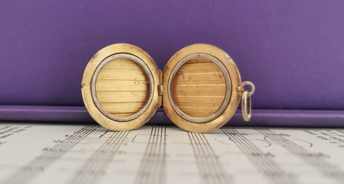 Edwardian Round Locket with Engraved Line pattern Antique French Photo Pendant Antique Edwardian pendant Gift for Her Antique Locket