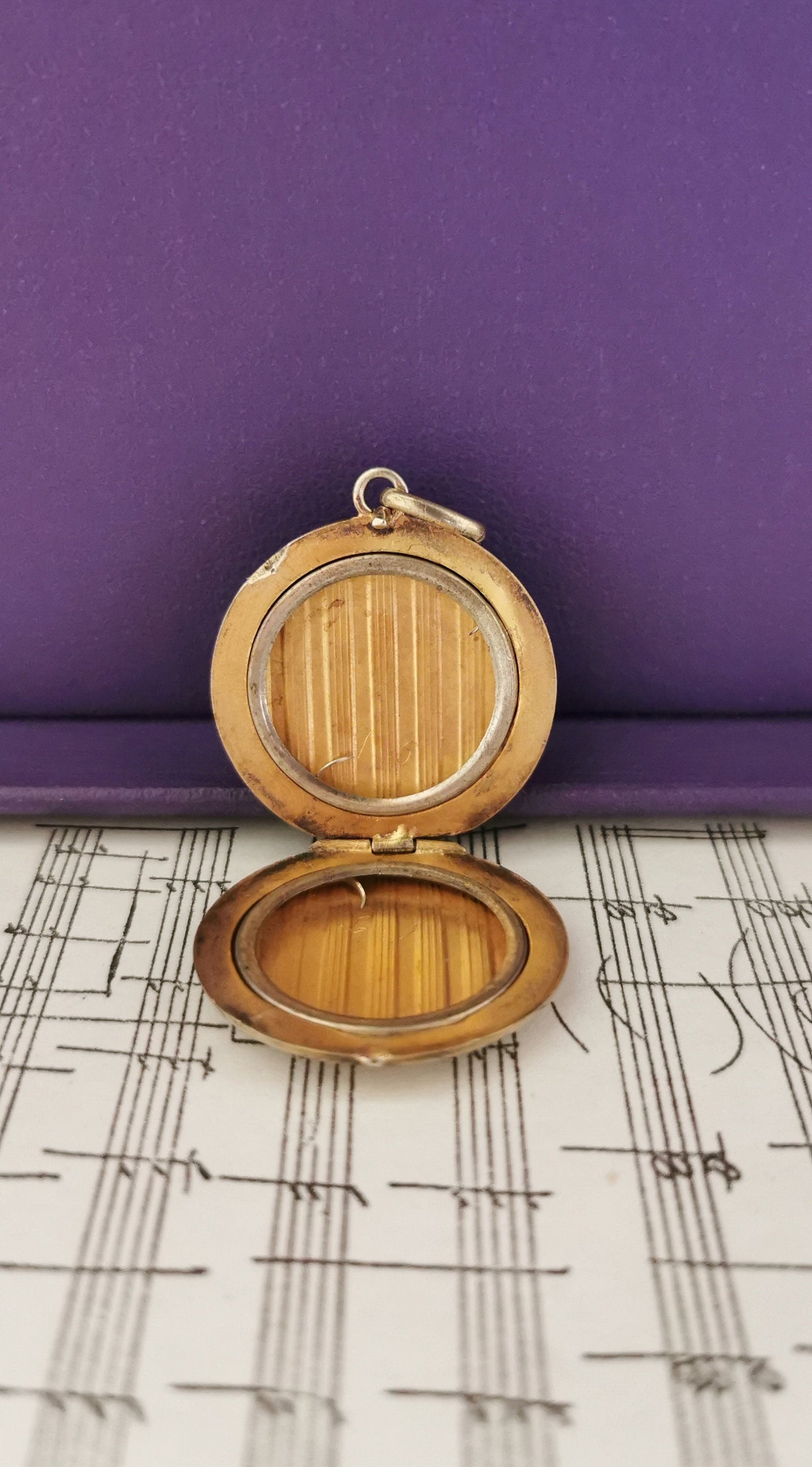 Edwardian Round Locket with Engraved Line pattern Antique French Photo Pendant Antique Edwardian pendant Gift for Her Antique Locket