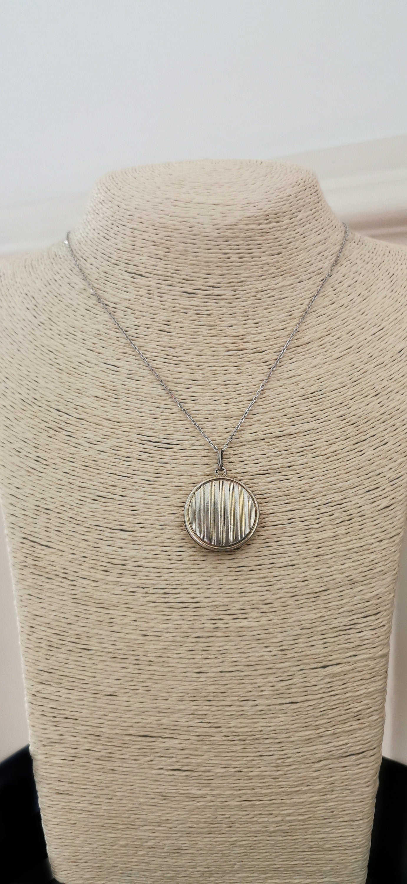 Edwardian Round Locket with Engraved Line pattern Antique French Photo Pendant Antique Edwardian pendant Gift for Her Antique Locket