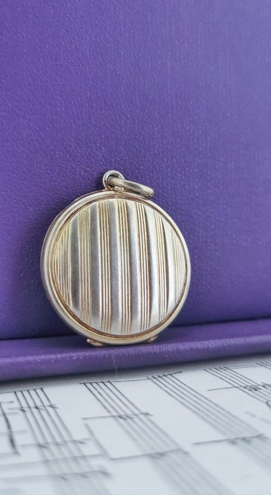 Edwardian Round Locket with Engraved Line pattern Antique French Photo Pendant Antique Edwardian pendant Gift for Her Antique Locket